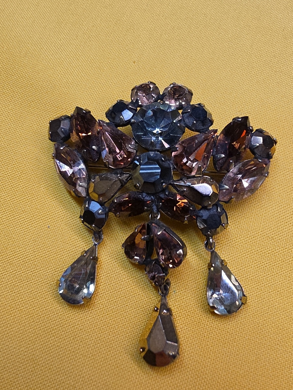 Vintage Signed REGENCY Rhinestone Dangle Brooch Pin Smoky Topaz Brown Gray 2x2"